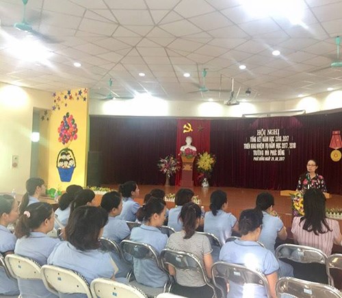 Trường mầm non Phúc Đồng triển khai học nhiệm vụ năm học 2017 - 2018 cho CBGVNV trong nhà trường.
